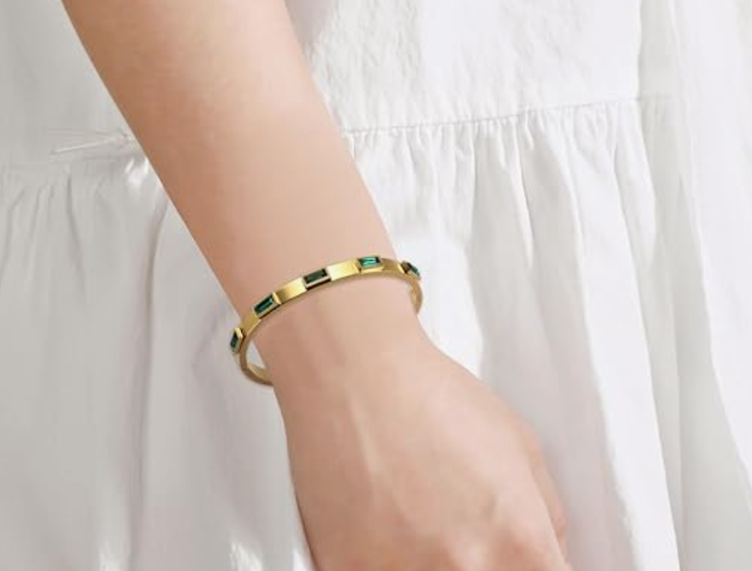 Emerald Shine 18K Gold Bangle