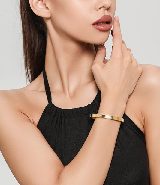 Beautiful Gold 18K Bangle