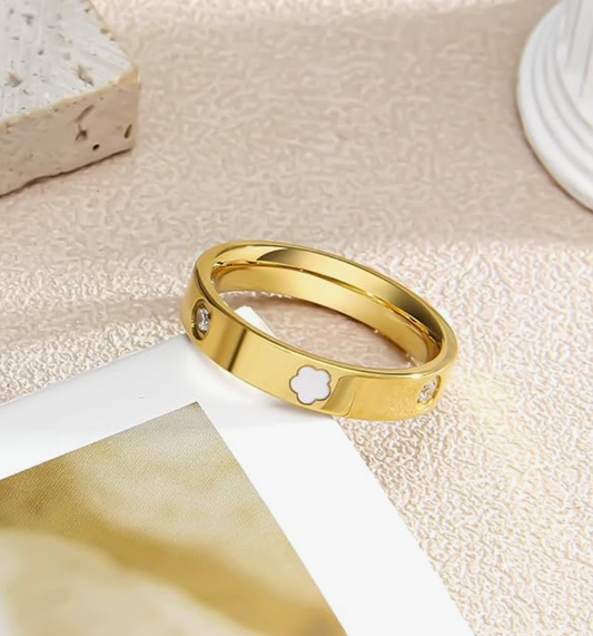 Lucky Clover 18K Gold Ring
