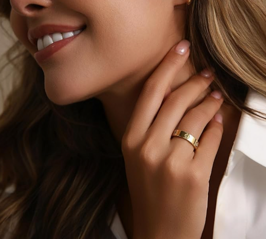 Sparkling Clover 18K Gold Ring