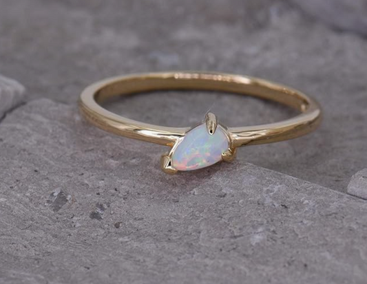 Beautiful Opal Gold Ring
