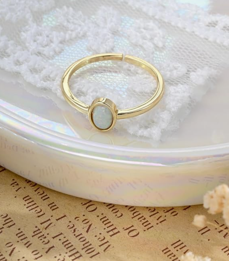 Elegant 14K gold Opal Ring