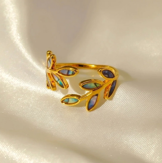 Luxurious 18K Gold Open Leaf Ring