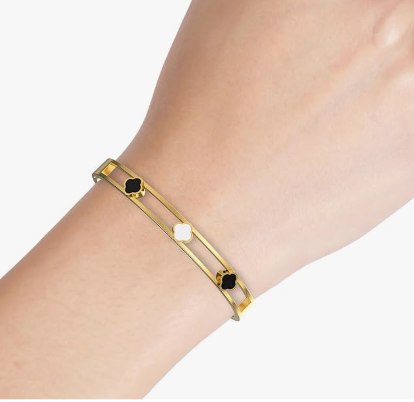 Glamorous Versatile 18k Gold Clover Bangle