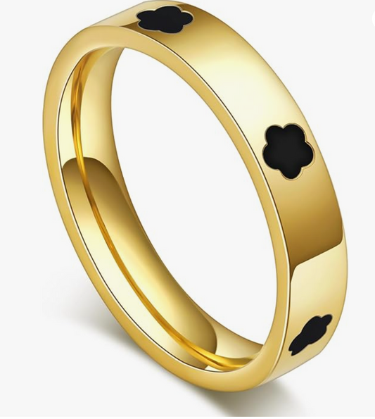 Stunning Lucky Clover 18K Gold Ring
