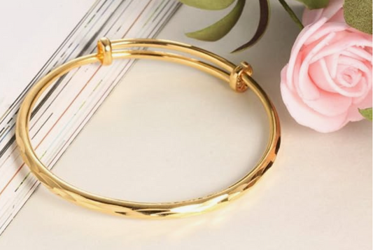Classic Diamond cut 18k Gold Bangle